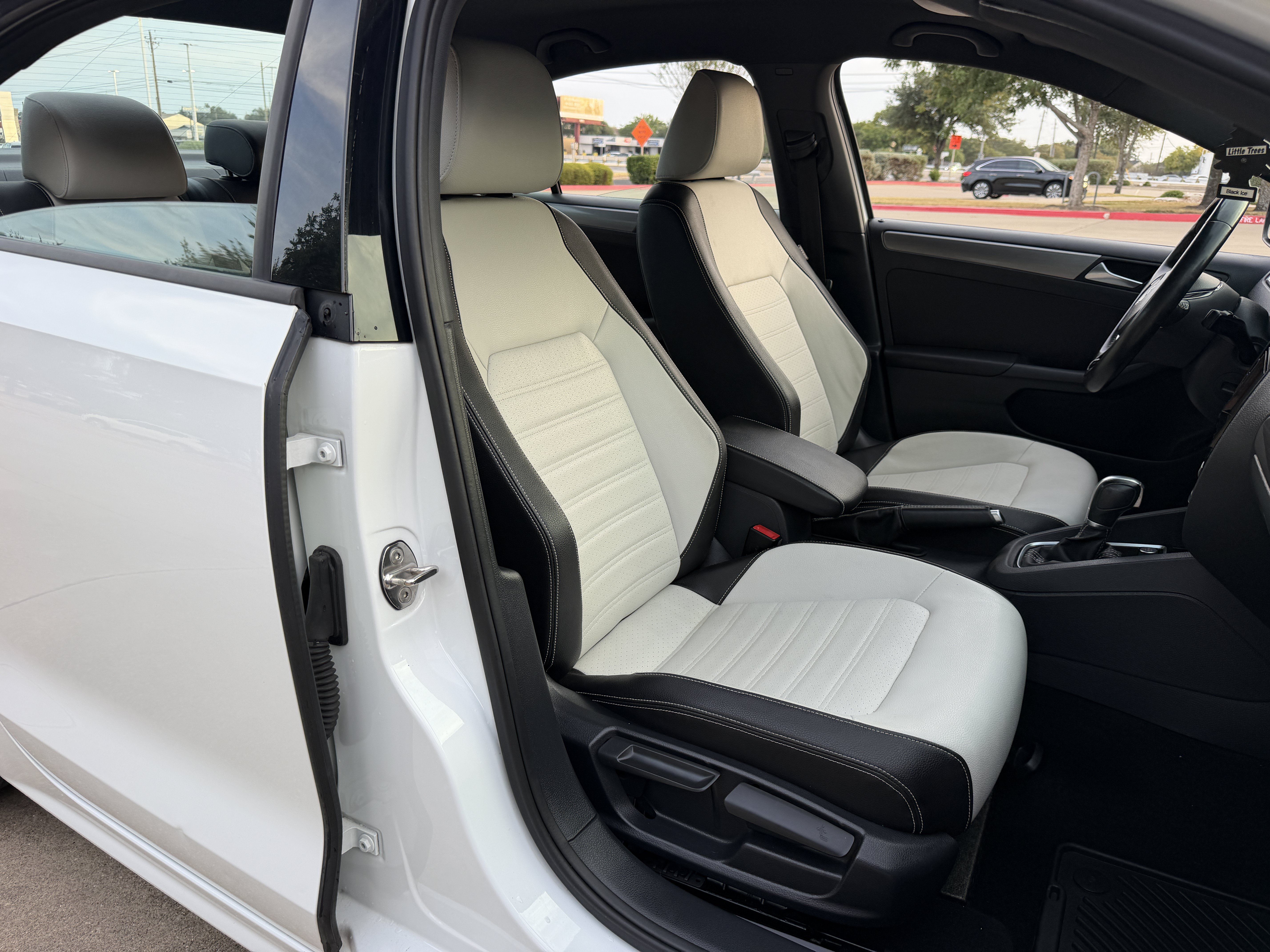 Used 2016 Volkswagen Jetta Sport FWD image 10