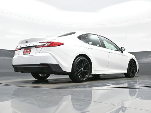 Used 2025 Toyota Camry SE image 31