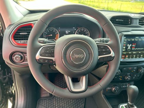 Used 2023 Jeep Renegade Trailhawk image 14