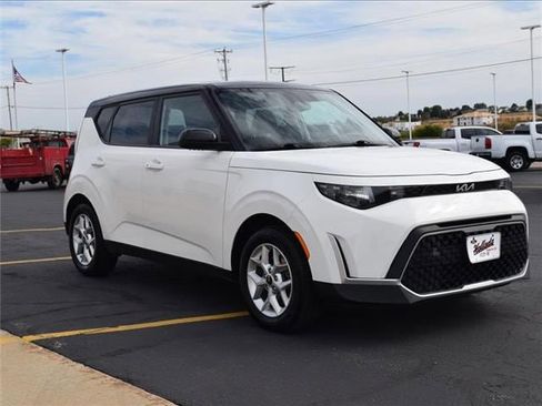 Used 2023 Kia Soul S image 1