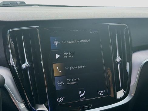 Used 2020 Volvo S60 T5 Momentum image 12