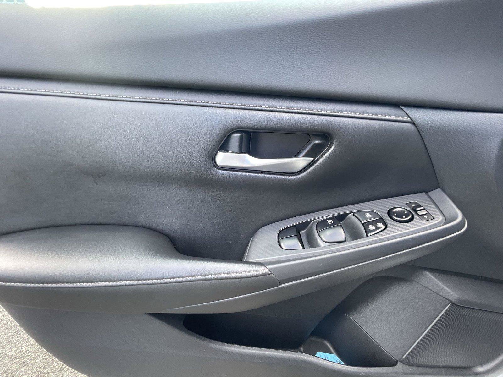 Used 2022 Nissan Sentra SV FWD image 12