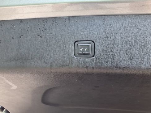 Used 2023 Chevrolet Traverse LT FWD image 15