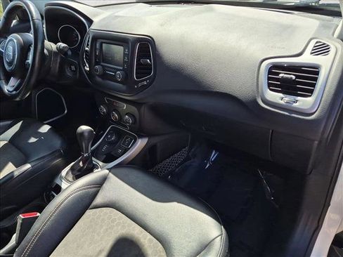 Used 2017 Jeep Compass Latitude AWD/4WD image 29
