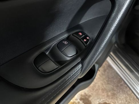 Used 2020 Nissan Rogue Sport SV image 32