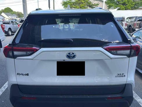 Used 2024 Toyota RAV4 XLE w/ Convenience Package image 3