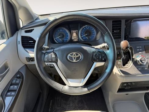 Used 2017 Toyota Sienna XLE w/ XLE Navigation Package AWD/4WD image 12
