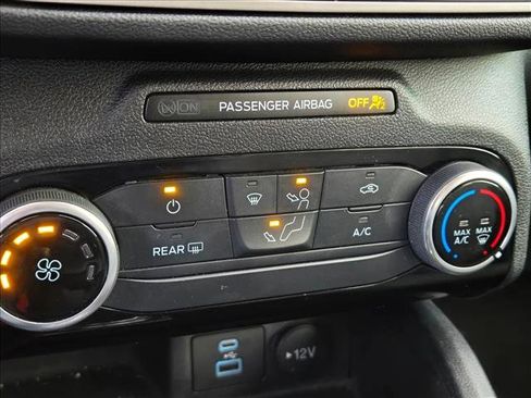 Certified 2022 Ford Escape SE w/ SE Sport Appearance Package image 17