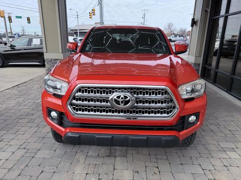 Used 2017 Toyota Tacoma TRD Off-Road w/ Tow Package (A/T) AWD/4WD image 9
