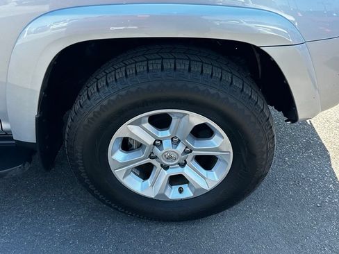 Used 2020 Toyota 4Runner SR5 AWD/4WD image 11