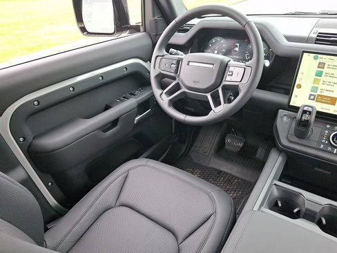 New 2026 Land Rover Defender 110 S AWD/4WD image 8