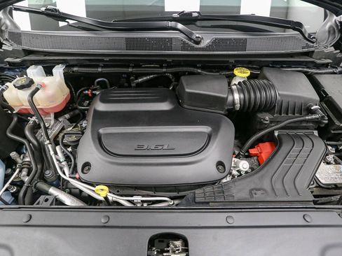 Used 2022 Chrysler Pacifica Touring-L image 15