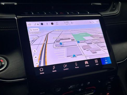 New 2025 Jeep Grand Cherokee Overland w/ Adv Protech Group III image 30