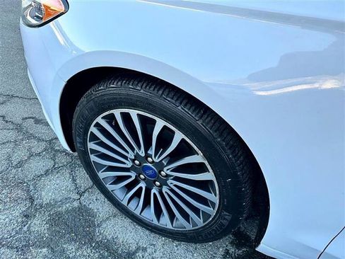 Used 2017 Ford Fusion SE w/ Fusion SE Technology Package image 8