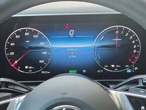 Used 2025 Mercedes-Benz GLC 350e 4MATIC image 11