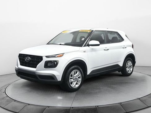 Used 2022 Hyundai Venue SE image 1