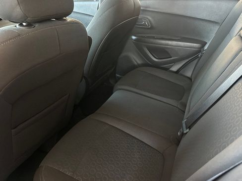 Used 2020 Chevrolet Trax LS FWD image 11