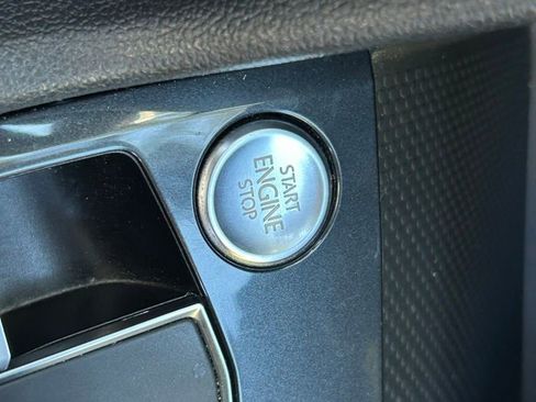 Used 2018 Volkswagen Tiguan SEL Premium image 55