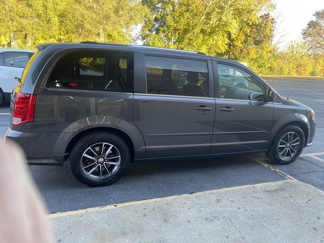 Used 2016 Dodge Grand Caravan FWD image 4