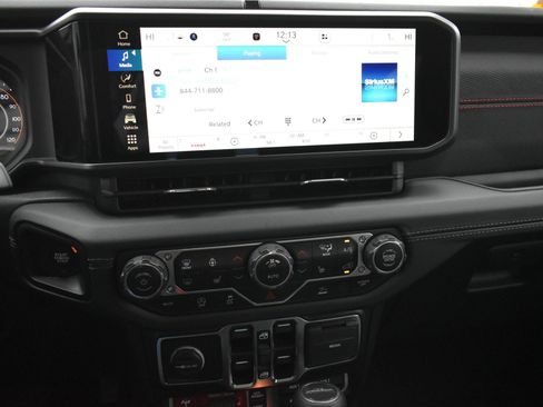 Used 2024 Jeep Gladiator Rubicon w/ Convenience Group image 24