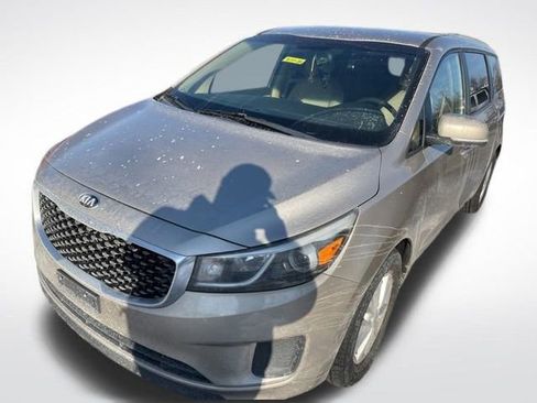 Used 2015 Kia Sedona LX w/ LX Convenience Package image 4