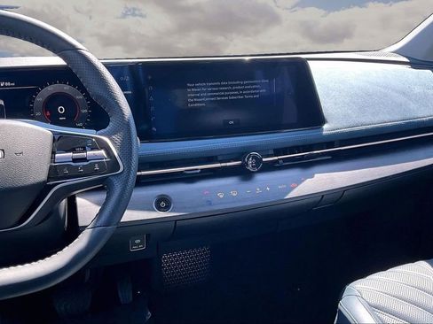 Used 2023 Nissan Ariya image 9