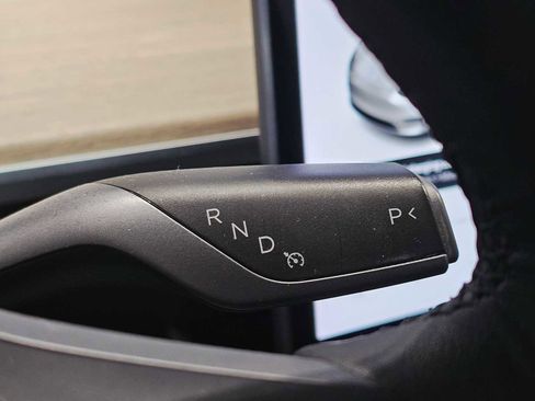 Used 2021 Tesla Model Y Long Range image 12