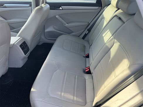 Used 2020 Volkswagen Passat 2.0T SE image 9