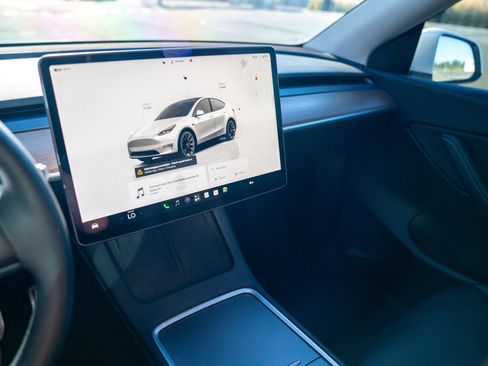 Used 2022 Tesla Model Y Performance AWD/4WD image 13