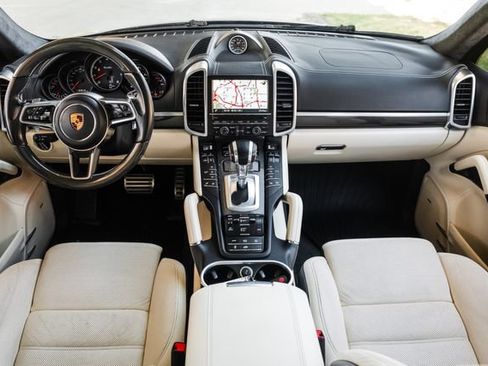 Used 2016 Porsche Cayenne Turbo AWD/4WD image 6