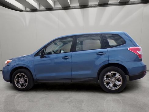 Used 2016 Subaru Forester 2.5i AWD/4WD image 2