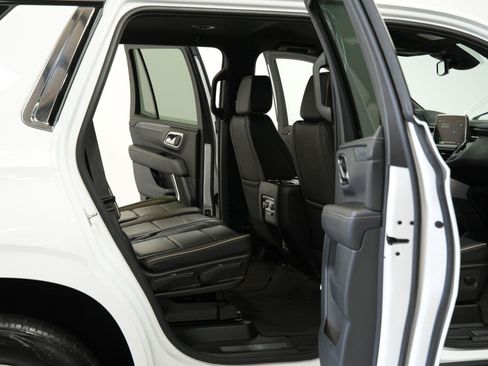 Certified 2024 GMC Yukon SLT AWD/4WD image 13