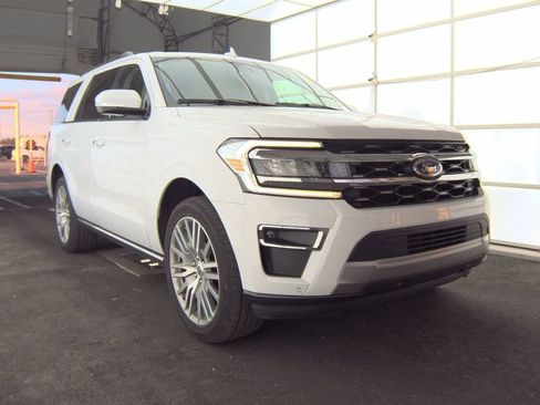 Used 2024 Ford Expedition Limited image 5