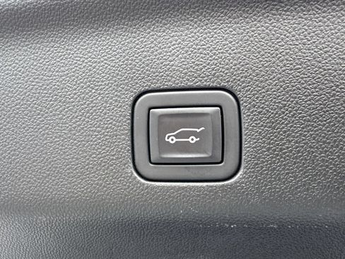 Used 2024 Chevrolet Tahoe LT RWD image 10