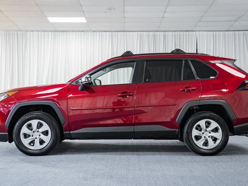 Used 2021 Toyota RAV4 LE image 5