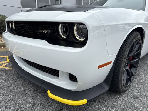 Used 2015 Dodge Challenger SRT Hellcat image 4
