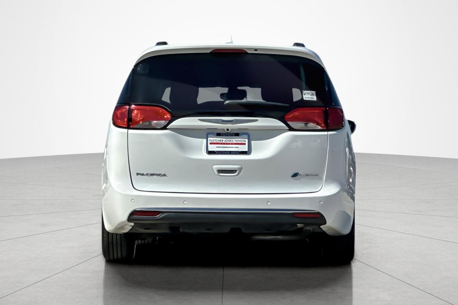 Used 2019 Chrysler Pacifica Limited w/ Advanced Safetytec Group FWD image 4