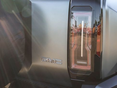 Used 2024 GMC Hummer EV 3X AWD/4WD image 13