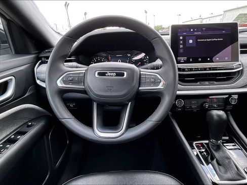 Used 2024 Jeep Compass Latitude AWD/4WD image 5