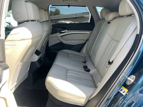 Used 2019 Audi e-tron Prestige w/ Prestige Package AWD/4WD image 14