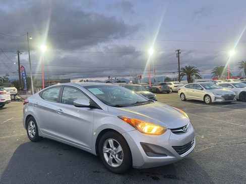 Used 2015 Hyundai Elantra SE image 10