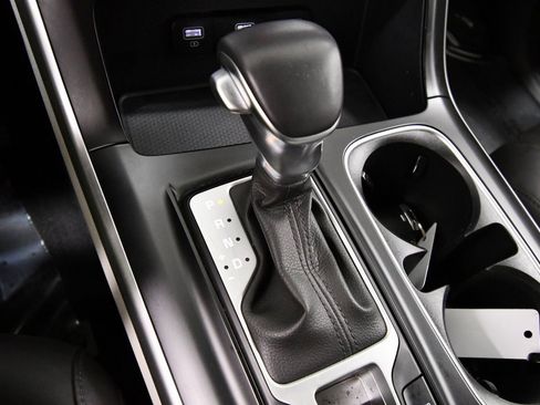 Certified 2024 Kia Carnival LX image 26