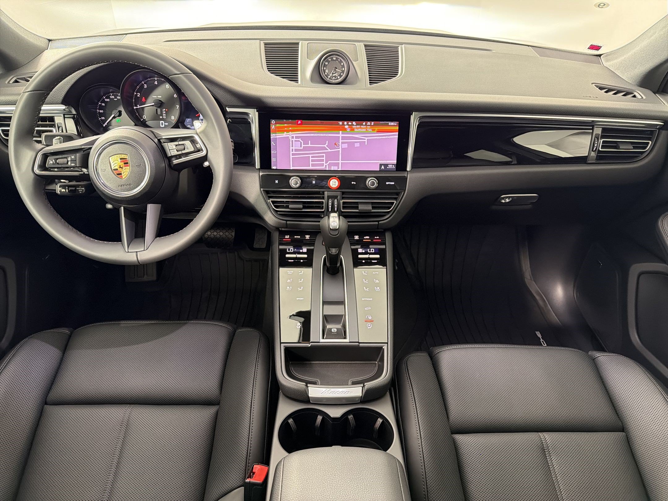 Used 2026 Porsche Macan AWD/4WD image 26