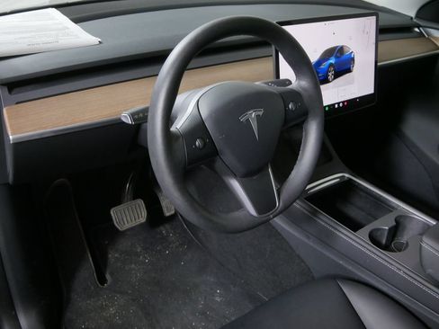Used 2024 Tesla Model Y Long Range AWD/4WD image 11
