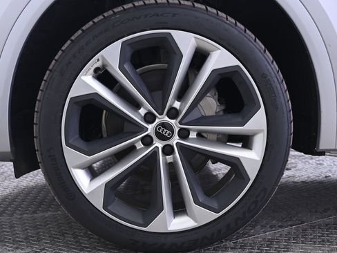 Used 2023 Audi Q5 2.0T Prestige w/ Prestige Package image 11