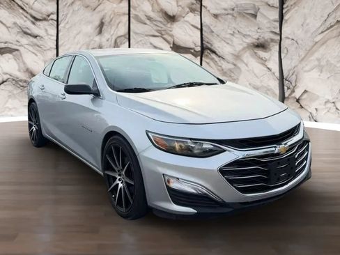 Used 2019 Chevrolet Malibu LS FWD image 1