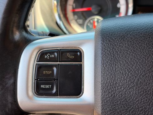Used 2015 Dodge Grand Caravan SXT w/ UConnect Hands-Free Group FWD image 24