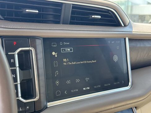 Used 2022 GMC Yukon Denali w/ Denali Premium Package AWD/4WD image 16