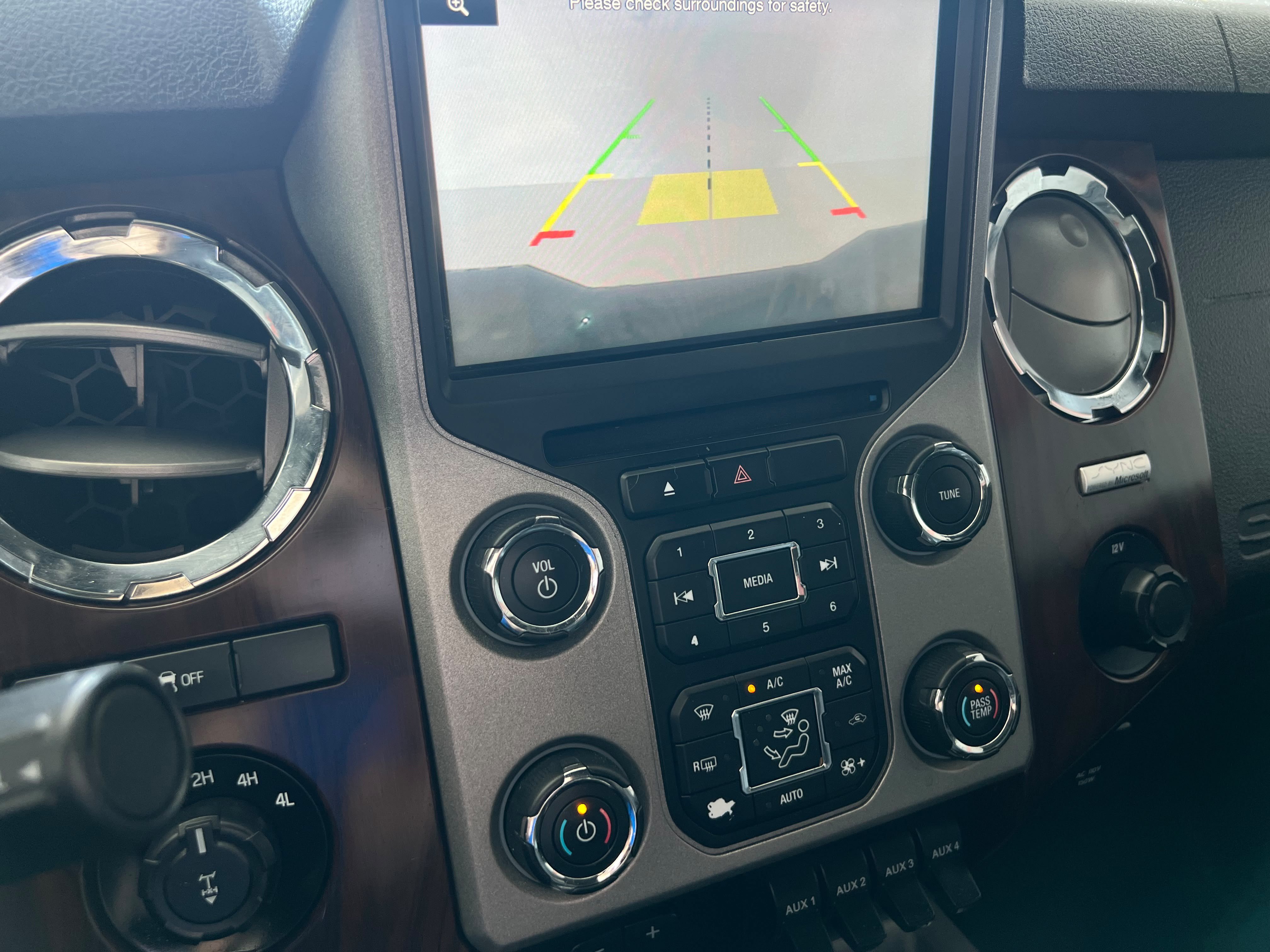 Used 2015 Ford F250 Lariat w/ Lariat Interior Package AWD/4WD image 20