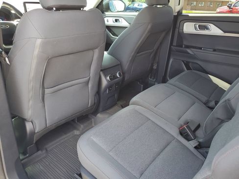 Used 2025 Ford Explorer Active AWD/4WD image 22